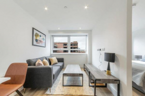 Fantastic Studio in East Grinstead